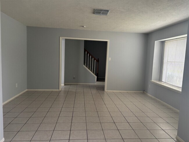 Building Photo - 402 Oak Harbor Dr