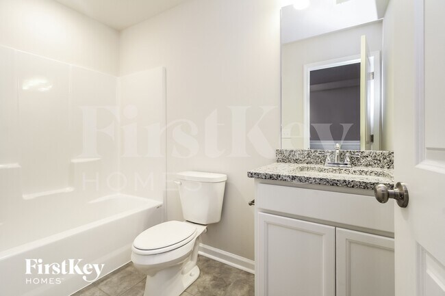 Building Photo - 3 Ramblehurst Rd