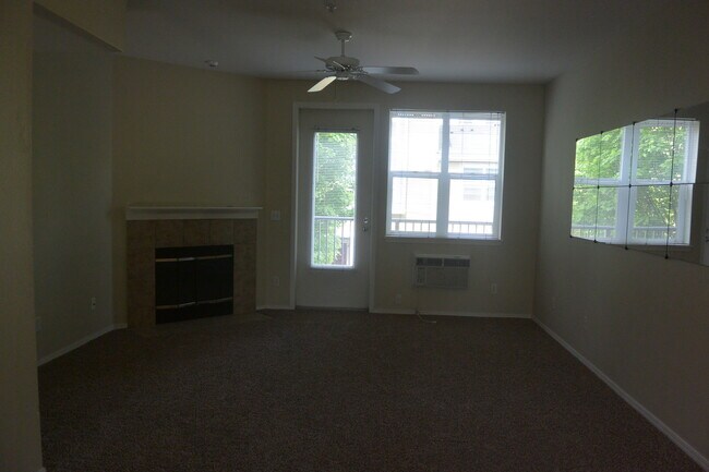 Building Photo - 714 SE Fairwinds Loop