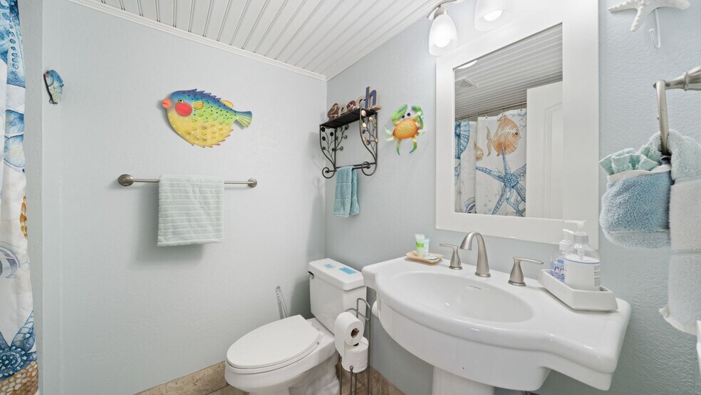 Building Photo - 7205 Thomas Dr