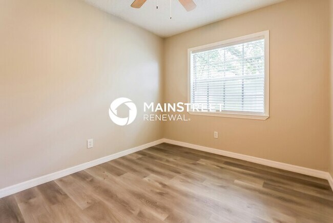 Building Photo - 3 Bedroom Pet-Friendly Home in Brandon, FL with Main Street Renewal