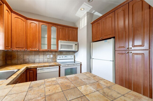 Building Photo - 2225 NE 123rd St