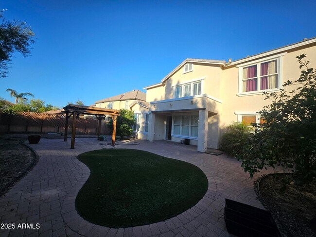 Building Photo - 3216 S Cottonwood Dr