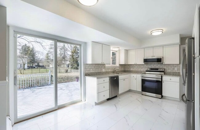 Building Photo - The Space You’ve Been Waiting For — 4 Beds, 2.5 Baths in Saginaw Township