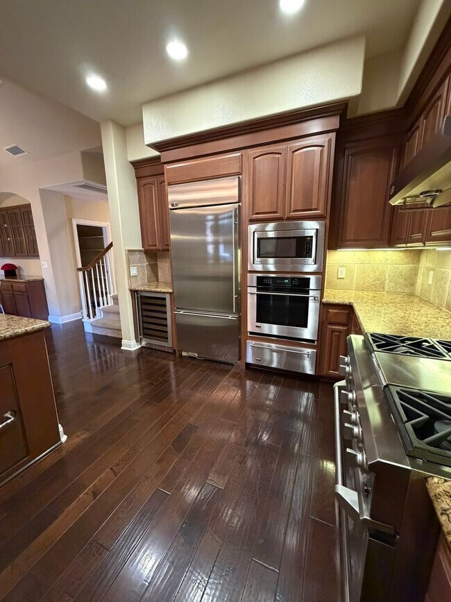 Building Photo - Beautiful Pavilions Condo!