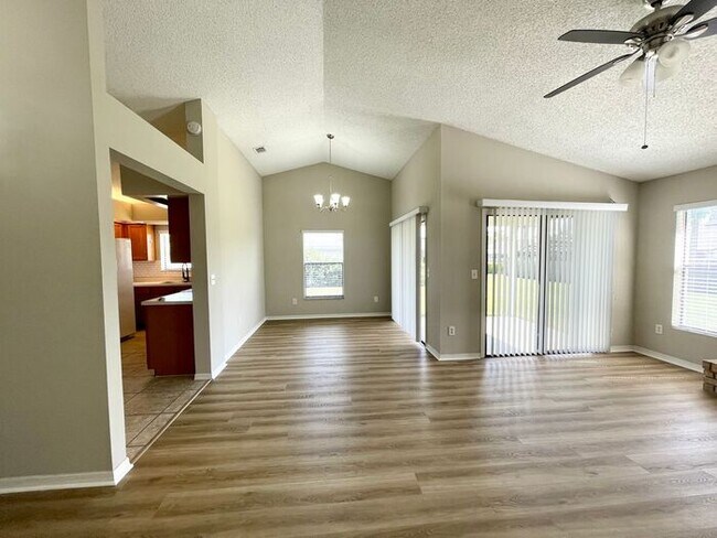 Building Photo - GREAT 3/2 HOME IN OVIEDO STILLWATER SUBDIVISION