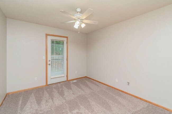 Building Photo - FULLY FENCED IN YARD!! 3 Bedroom, 2.5 Bathroom Home in Ankeny