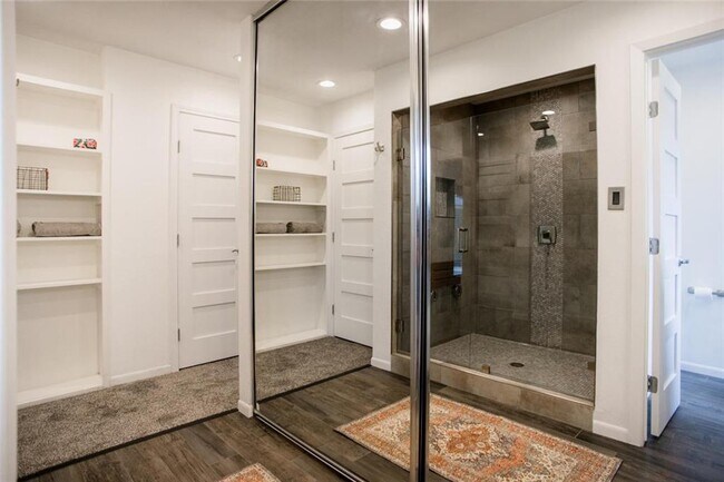 Building Photo - 5139 Meadow Creek Dr