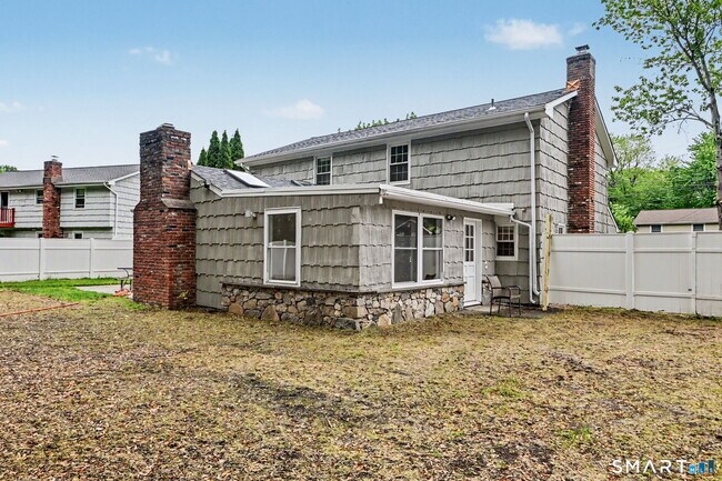 Building Photo - 44 Barmore Dr W