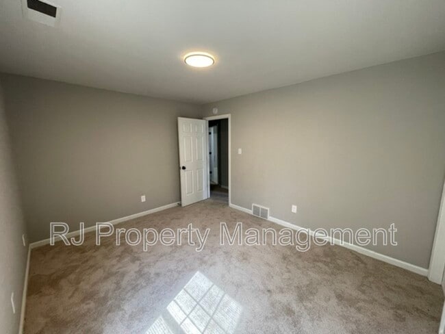 Building Photo - 6913 Snyder Rd