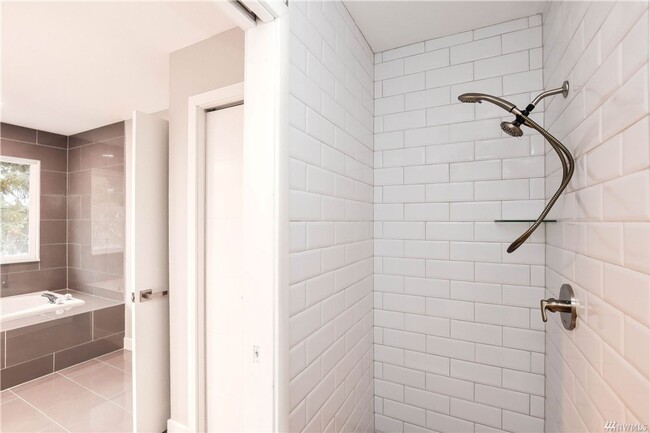 Building Photo - Remodeled Home in Mukilteo!