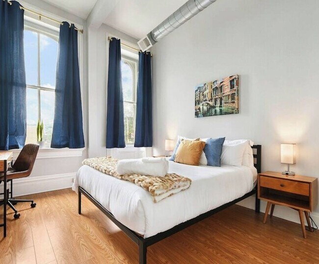 Building Photo - 2134 E Carson St