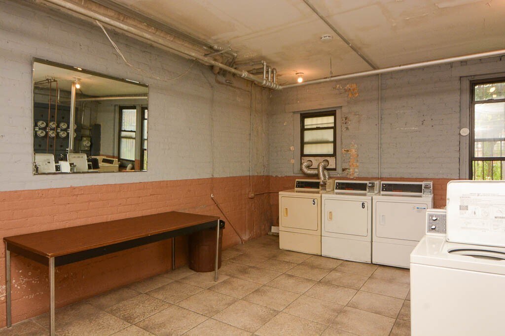 Building Photo - 4854 N Damen Ave
