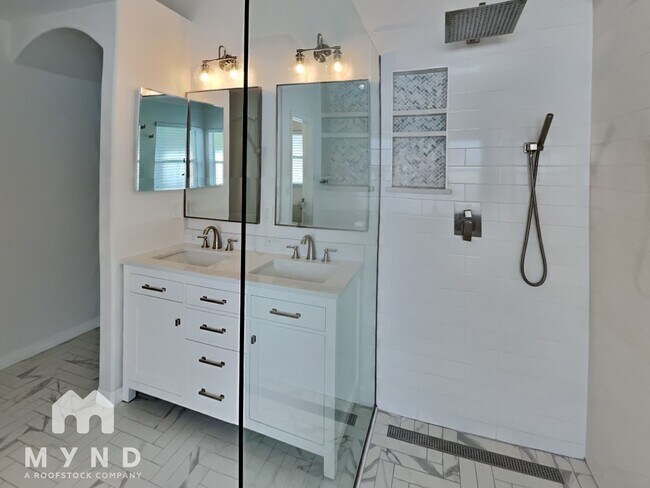 Building Photo - 9775 Doriath Cir