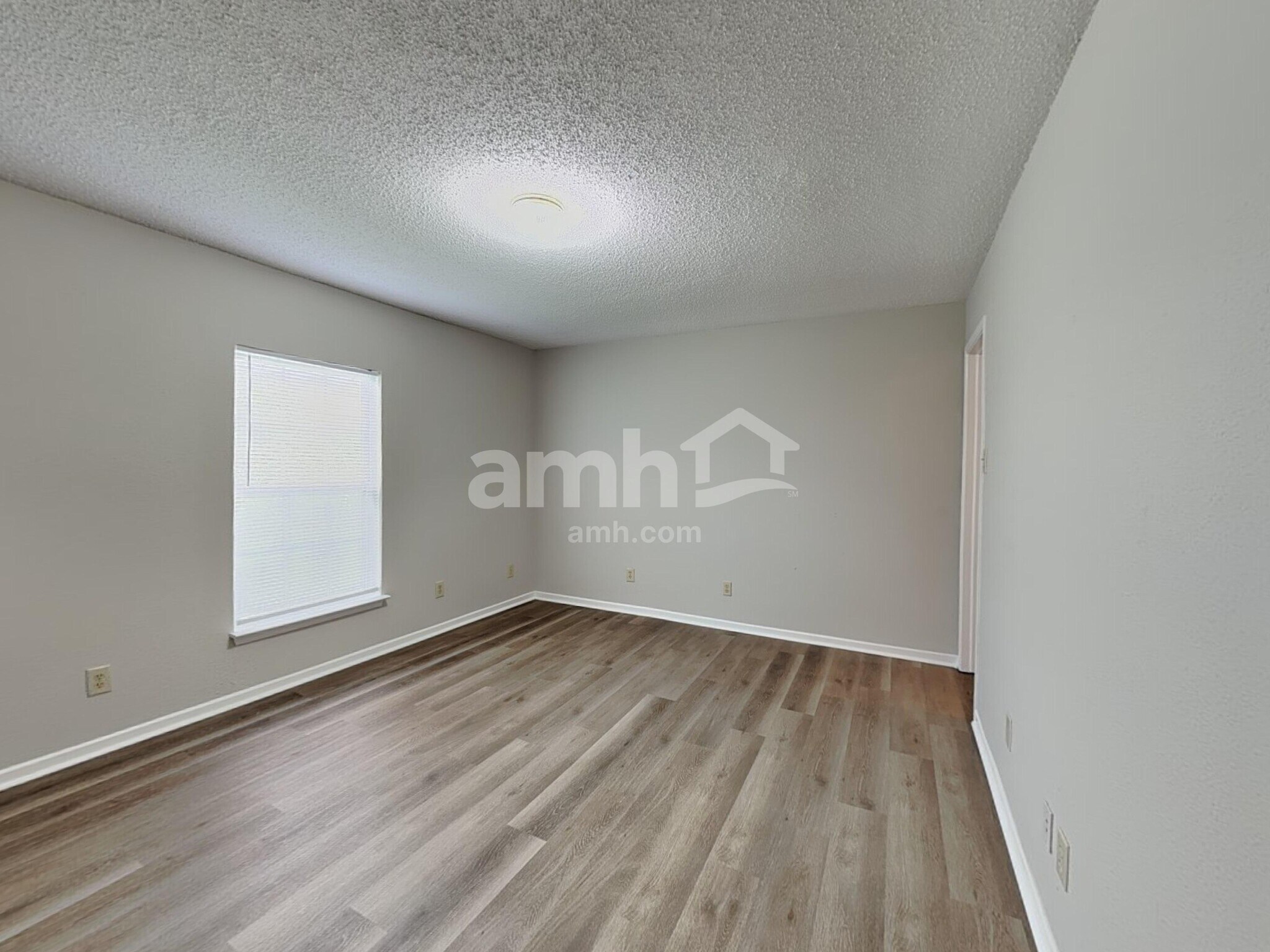 Building Photo - 5793 Amber Ln