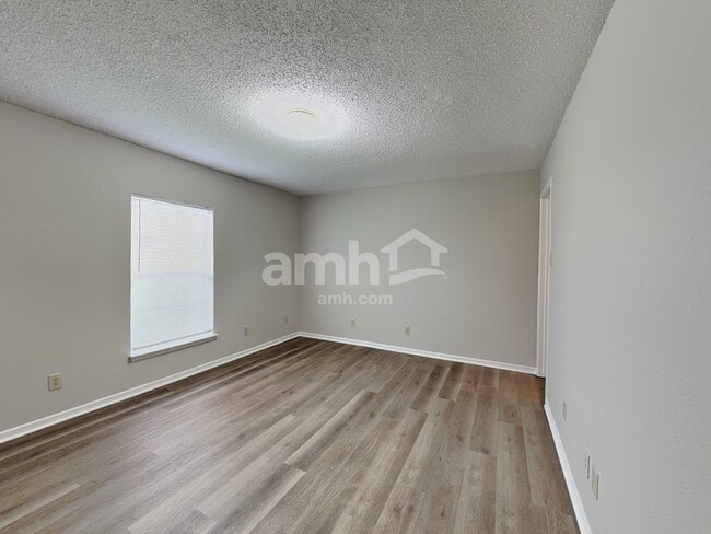 Building Photo - 5793 Amber Ln