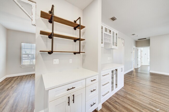 Building Photo - 742 Vista del Sol Ln