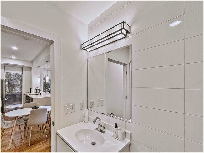 Building Photo - 236 W Thompson St