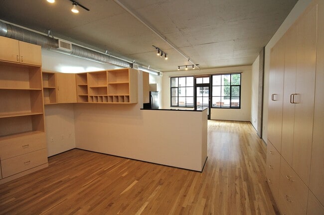 Building Photo - 408 NW 12th Ave