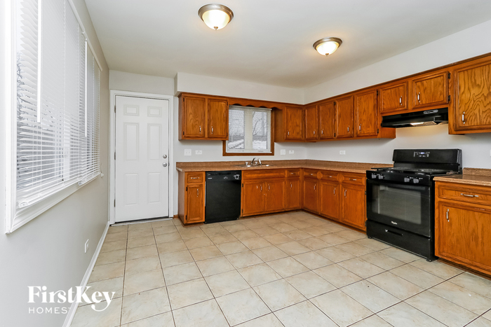 Building Photo - 458 E Red Oak St