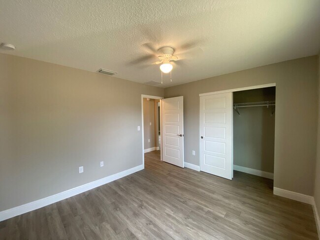 Building Photo - Silver Spring Shores - 3/2/2  **Won't Last***