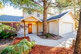 Building Photo - 2562 N Fox Run Dr