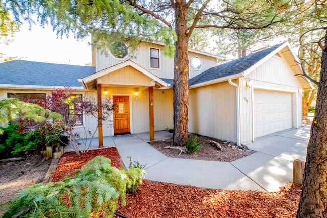 Building Photo - 2562 N Fox Run Dr