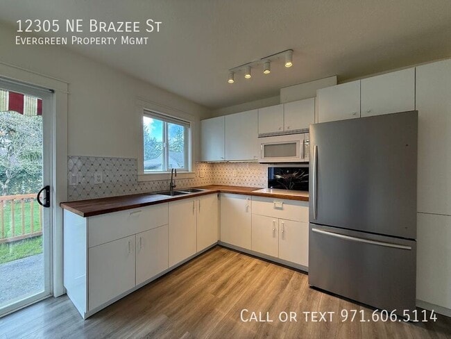 Building Photo - 12305 NE Brazee St