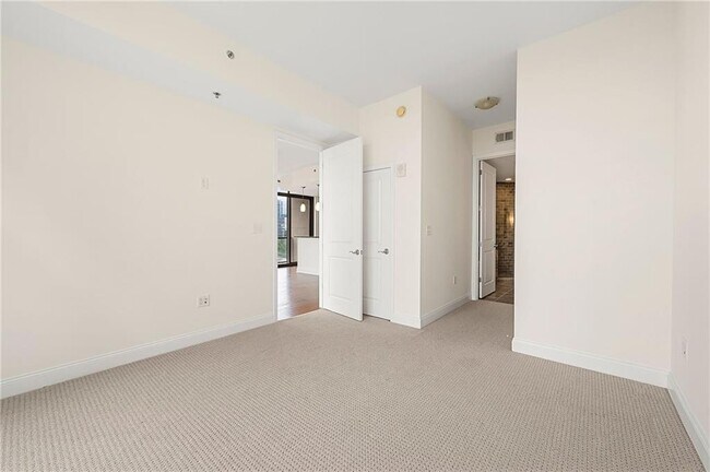 Building Photo - 270 17th St