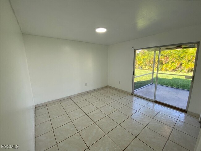 Building Photo - 3928 Santa Barbara Blvd