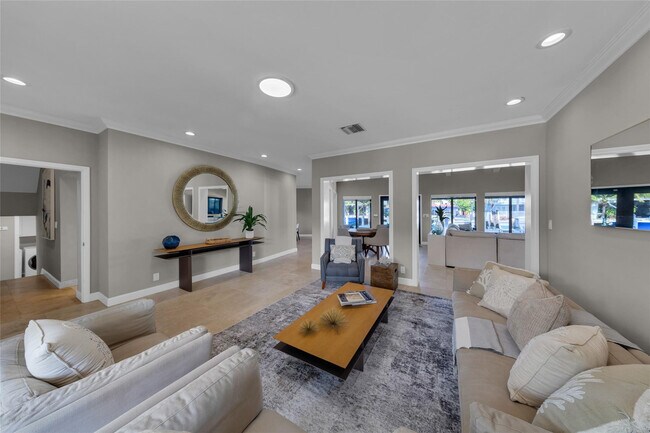 Building Photo - 616 Riviera Isle Dr