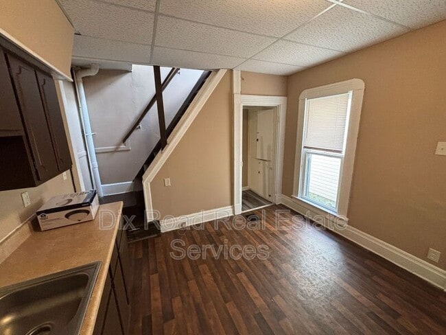 Building Photo - 724 East Ave