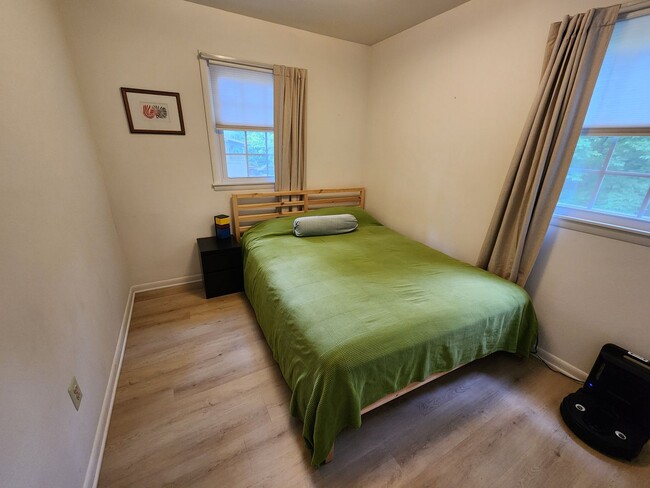 Building Photo - Beautiful 3-bedroom, 1.5-bathroom split-le...