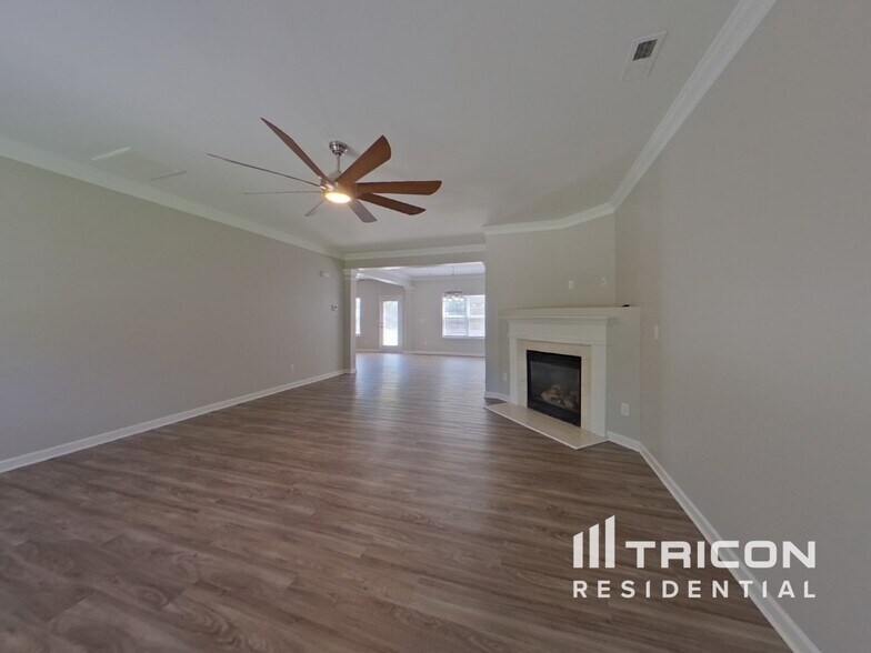 Building Photo - 10629 Mountain Springs Dr