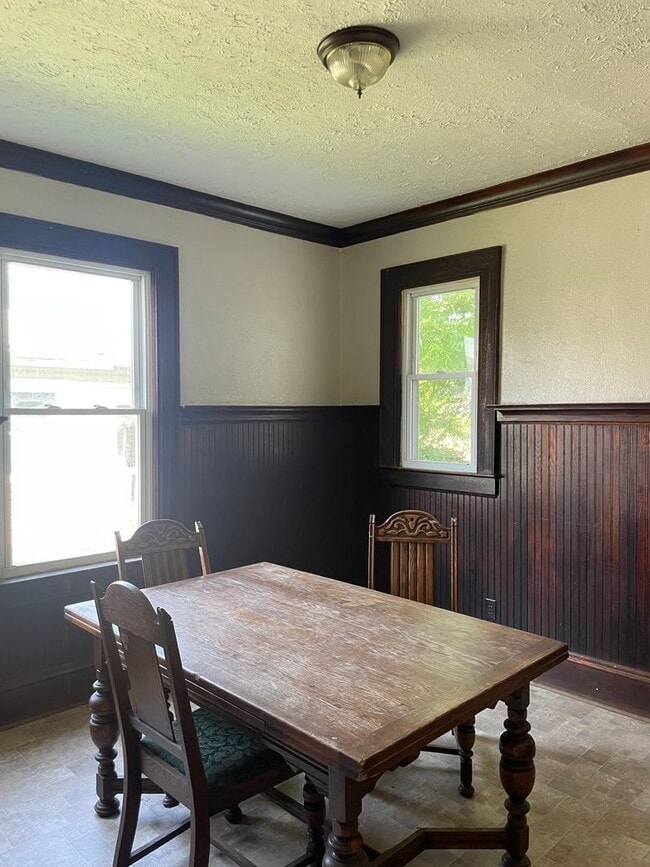 Building Photo - Four Bedroom Home in South Charleston