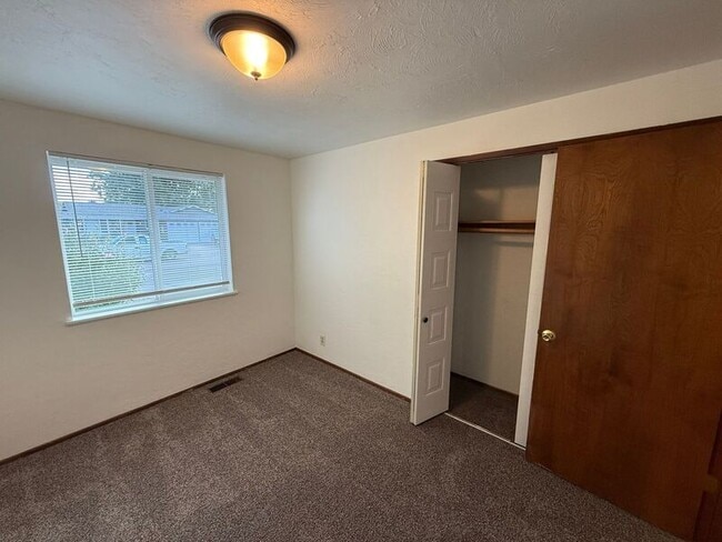 Building Photo - 2907 Moraga Ave SE