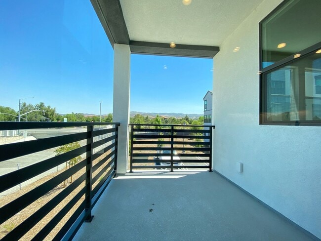 Building Photo - 2 BEDROOM HOME FOR LEASE IN IRVINE