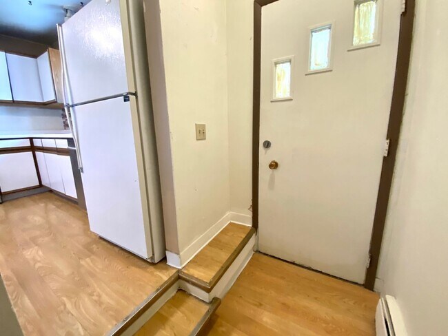 Building Photo - 2 Bedroom Duplex