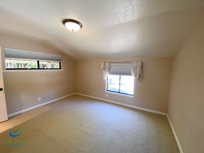 Building Photo - $5995 - Spacious 4 Bed/2 Bath Los Gatos Ho...