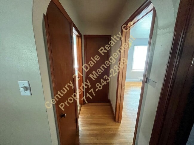 Building Photo - Lovely 3 Bedroom 1 bath all One Level Home...