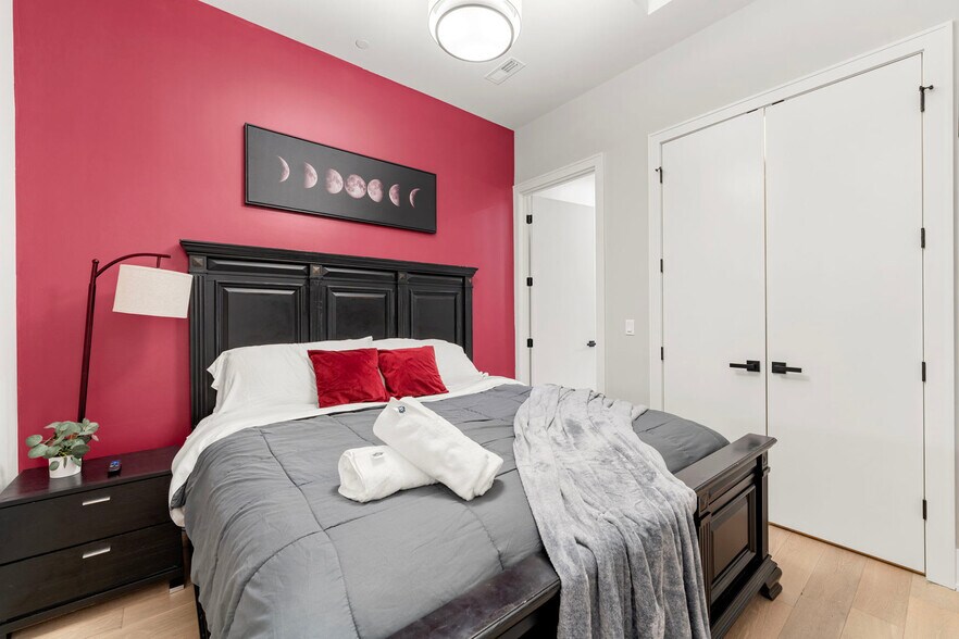 Building Photo - 318 W Grand Ave