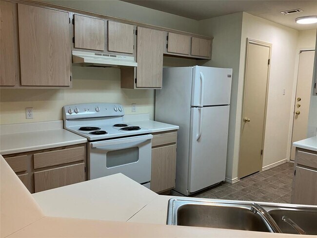 Building Photo - 9629 Sugar Hill Dr