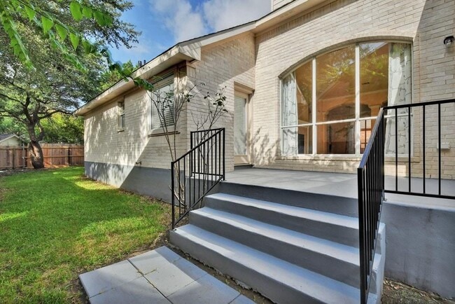 Building Photo - 1016 Savanna Ln