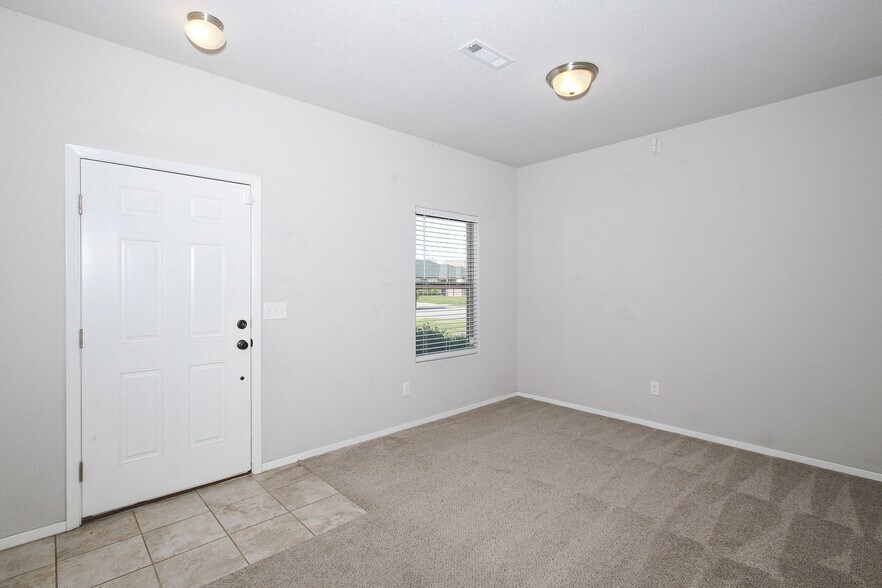 Building Photo - 2711 Wyandotte Ave