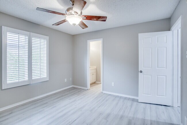 Building Photo - Newly Remodeled Prestigious Home!!