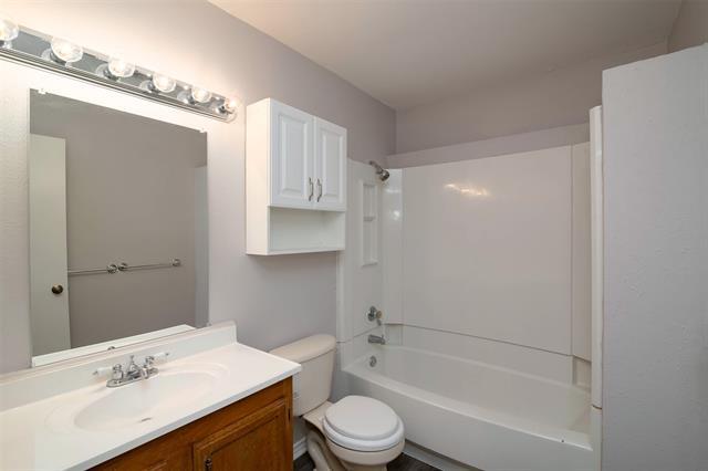 Building Photo - 524 White Oak St