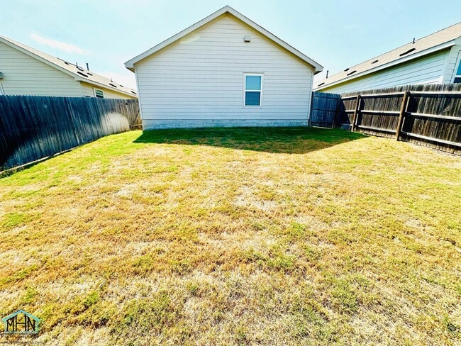 Building Photo - Come Home and Relax in Style in this 3Bedroom 2Bath Home located just a short drive down 1604 fro...