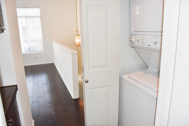 Building Photo - 8215 E White Oak Ridge