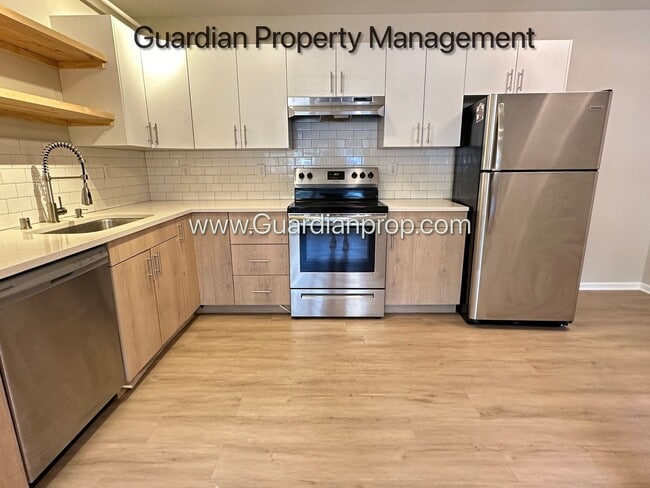 Building Photo - Champlin 3 Bedroom, Excellent Condition, AC, Garage Available, Balcony, Heat Paid