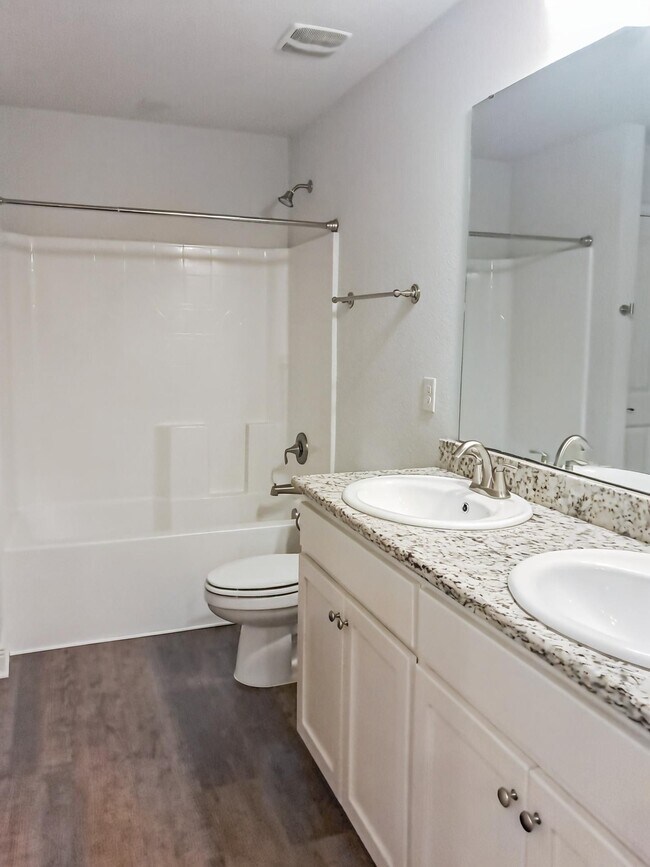 Building Photo - 5783 Dogwood Dr E